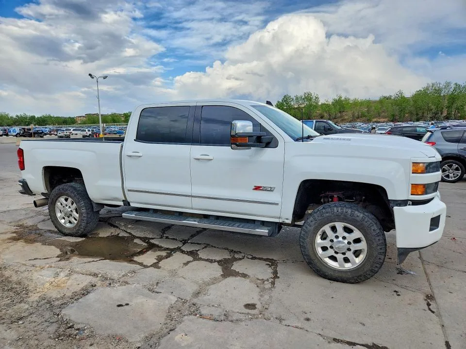 1GC4KZCY4JF261616 — 2018 CHEVROLET SILVERADO photo 4