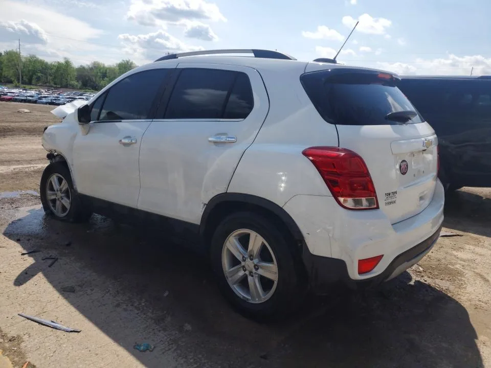 KL7CJLSBXJB559648 — 2018 CHEVROLET TRAX photo 2