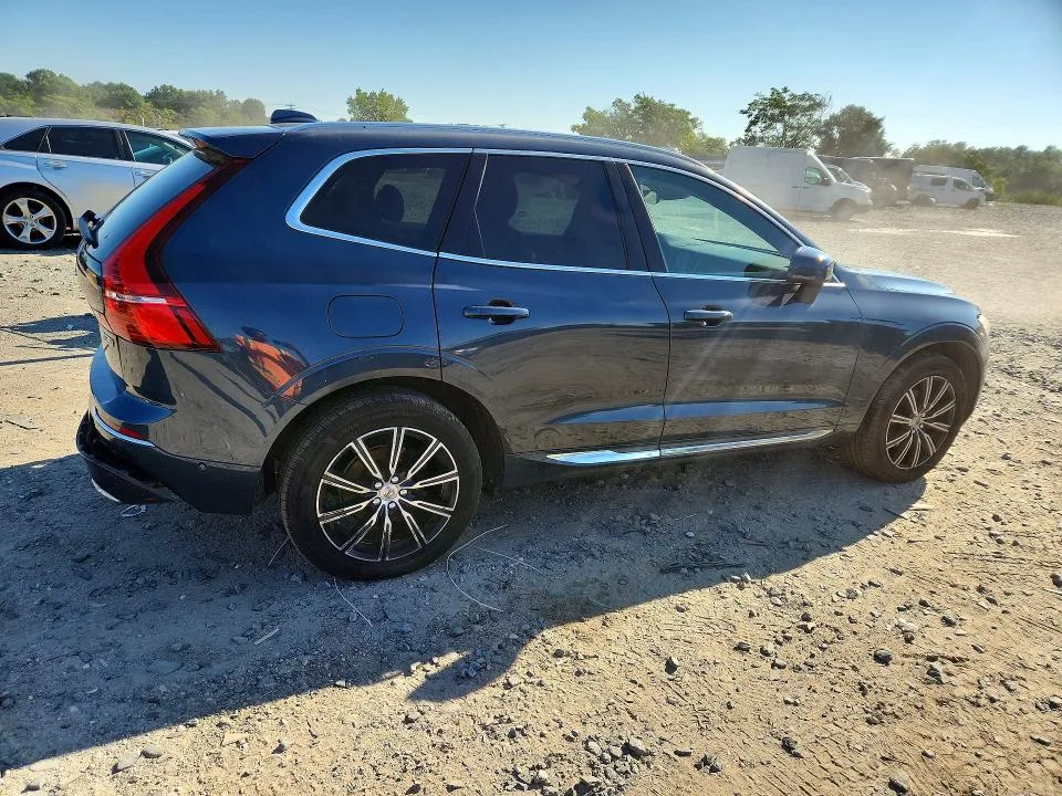YV4102RL1J1043042 — 2018 VOLVO XC60 photo 3
