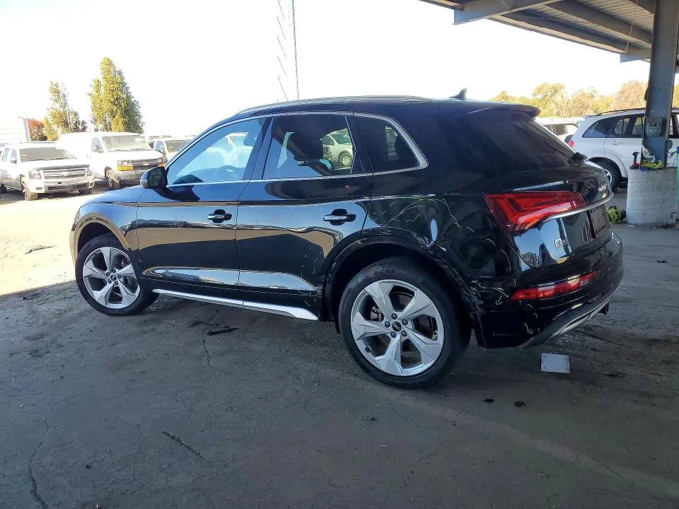 WA1BAAFY1M2111279 — 2021 AUDI Q5 photo 2