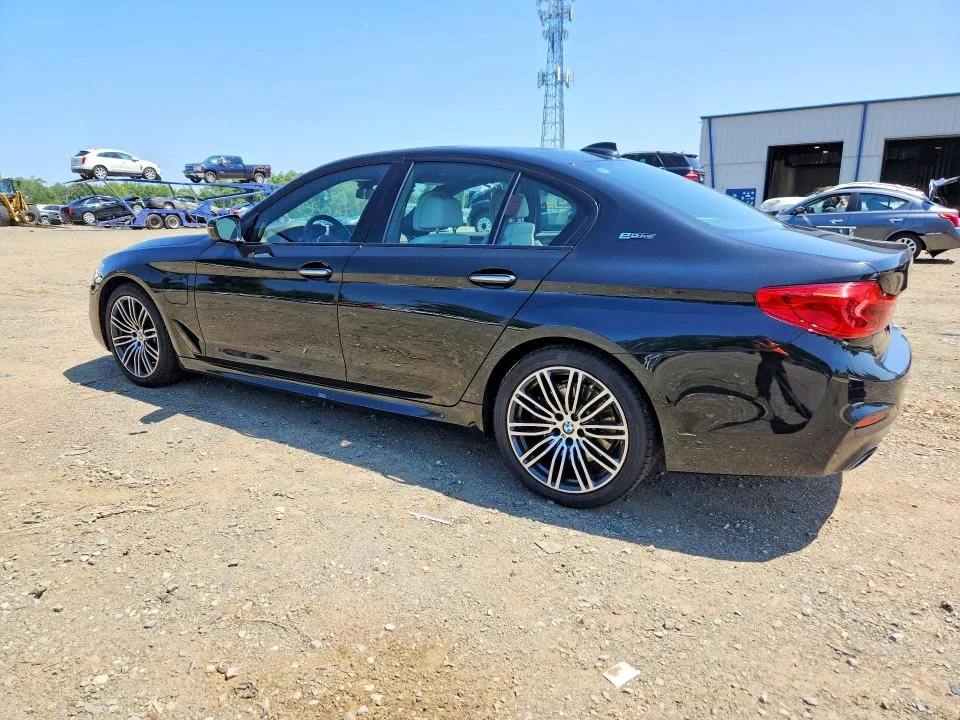 WBAJB1C52JG623945 — 2018 BMW 530XE photo 2