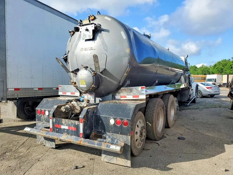 1XPXD49X1RD646842 — 2017 PETERBILT 367 photo 4