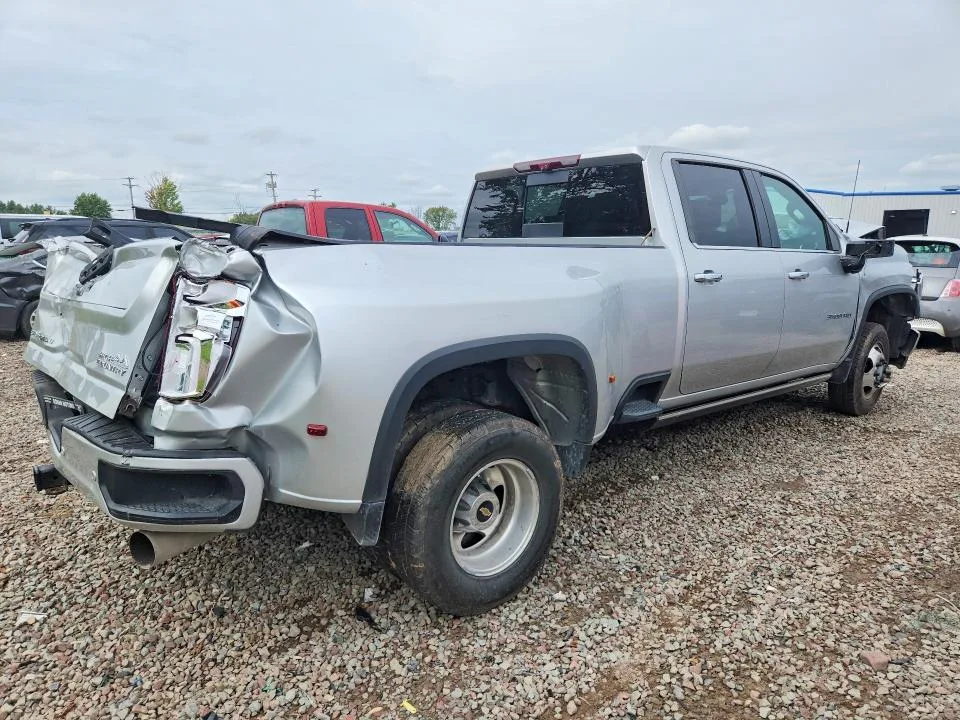 1GC4YVEY5NF313071 — 2022 CHEVROLET SILVERADO photo 3