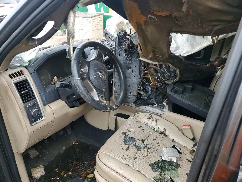 3C6UR5GJ7JG109739 — 2018 RAM 2500 photo 8
