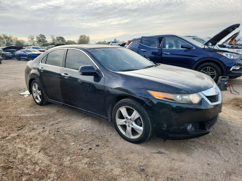 JH4CU2F67AC043502 — 2010 ACURA TSX photo 4