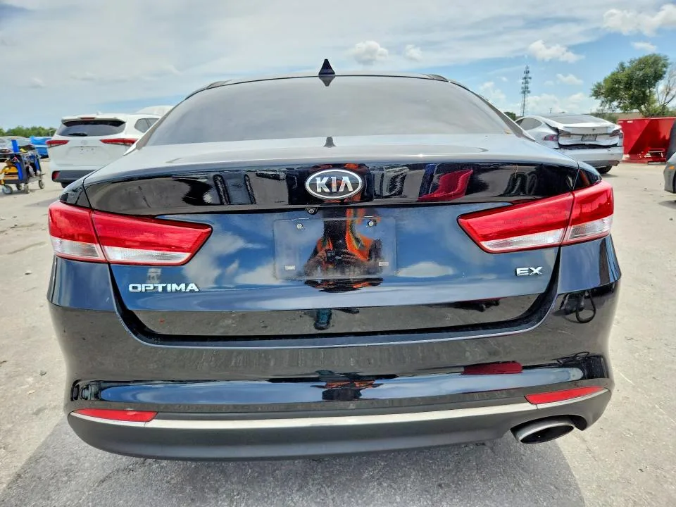 5XXGU4L38JG238260 — 2018 KIA OPTIMA photo 6