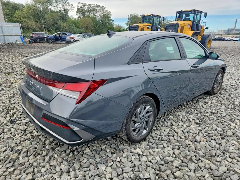 KMHLM4DG2RU748539 — 2024 HYUNDAI ELANTRA photo 3