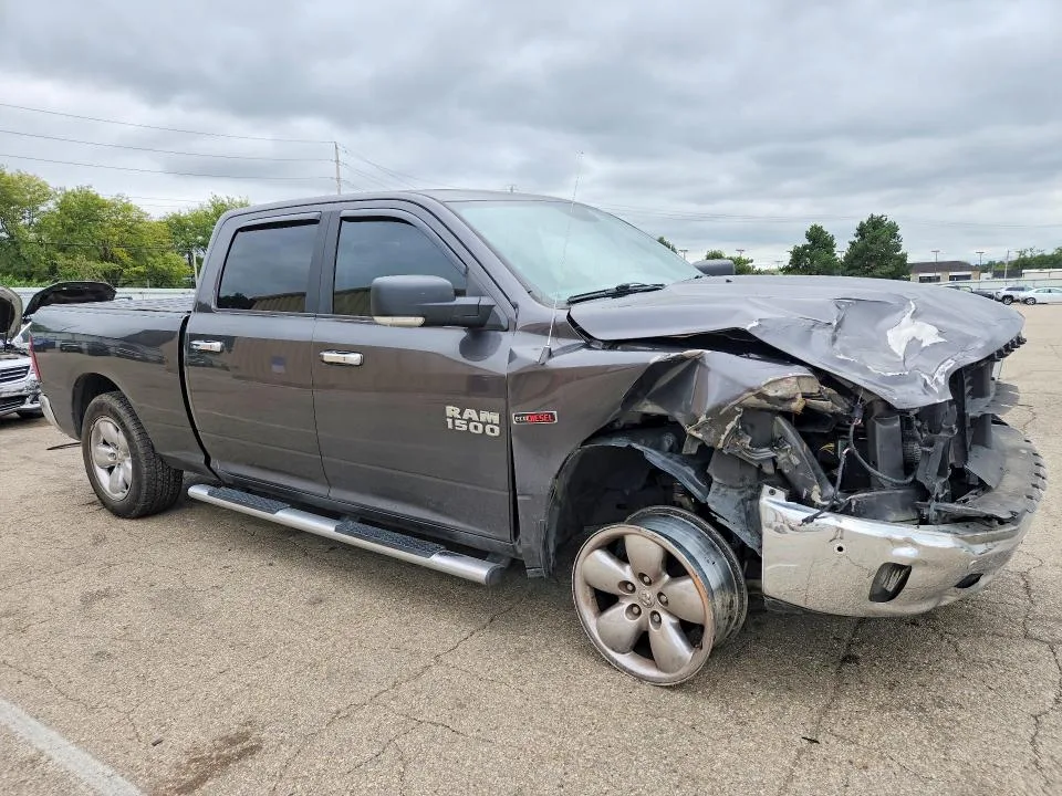 1C6RR7TM4JS267594 — 2018 RAM 1500 photo 4
