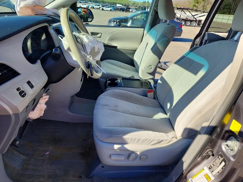 5TDJK3DC1BS018513 — 2011 TOYOTA SIENNA photo 7