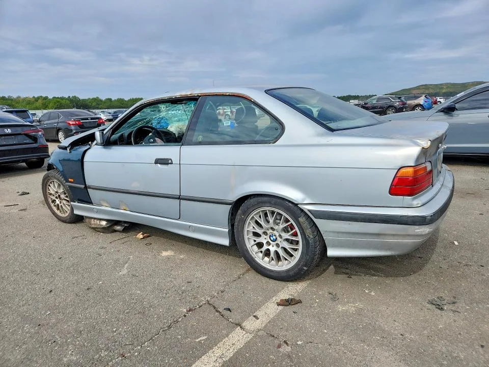 WBADW3C56CE821942 — 1998 BMW 323 photo 2