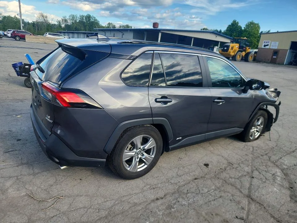 2T3LWRFV2RW204018 — 2024 TOYOTA RAV4 photo 3