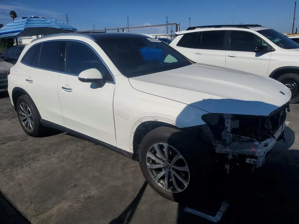 W1NKM4GB1SF252943 — 2025 MERCEDES-BENZ GLC photo 4