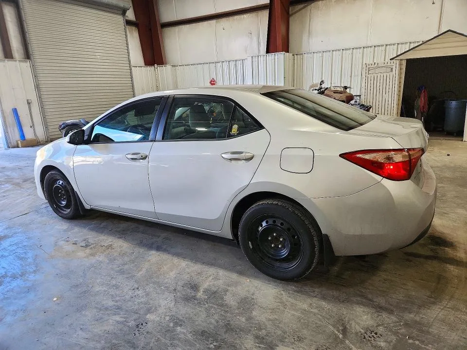 2T1BURHE3HC914939 — 2017 TOYOTA COROLLA photo 2