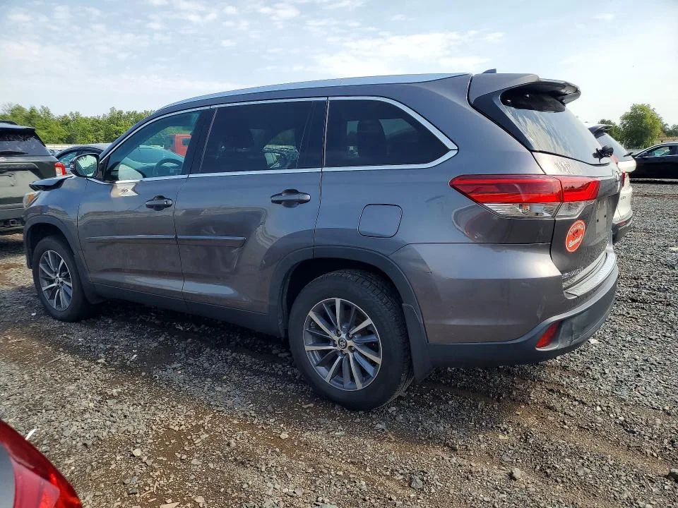 5TDJZRFH9KS588508 — 2019 TOYOTA HIGHLANDER photo 2