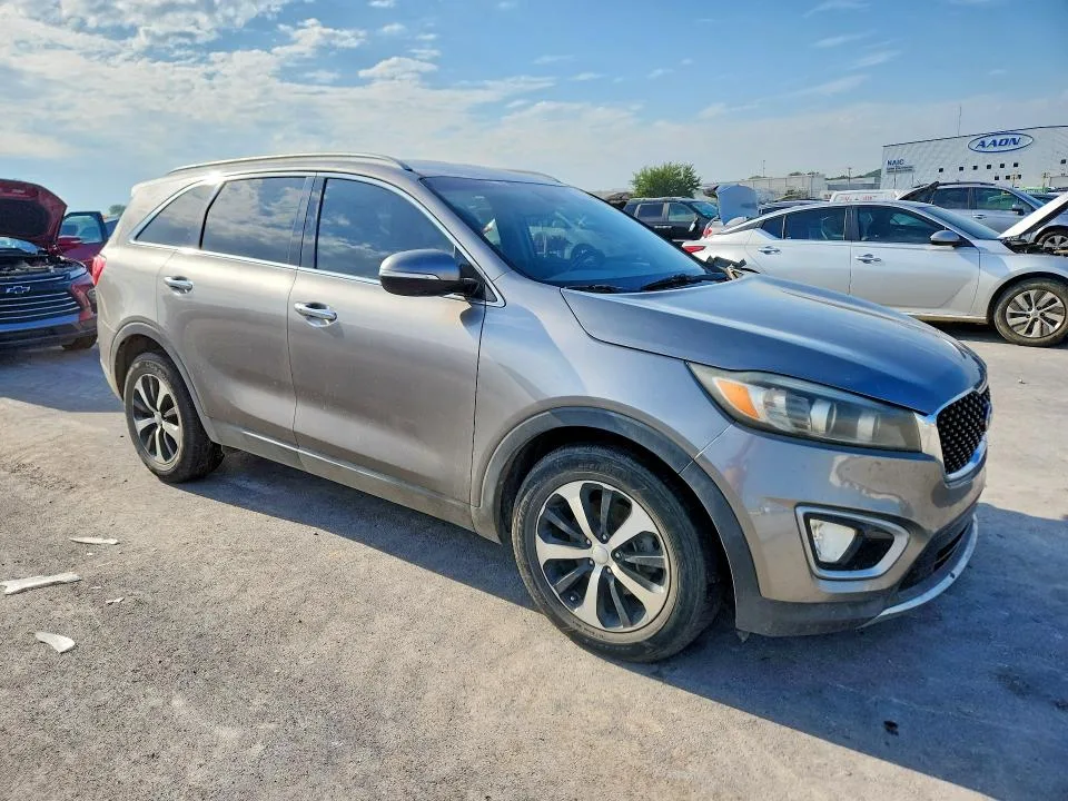 5XYPH4A15JG408785 — 2018 KIA SORENTO photo 4