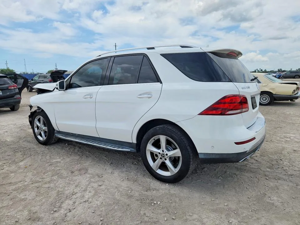 4JGDA5JB0HA959752 — 2017 MERCEDES-BENZ GLE photo 2