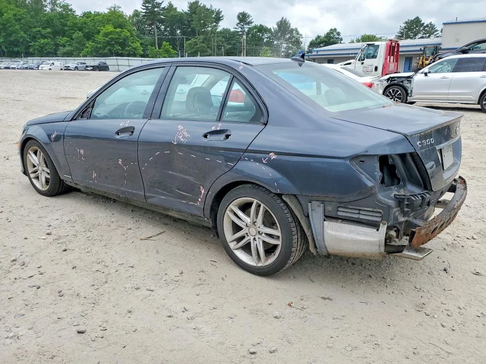 WDDGF8AB2DR286033 — 2013 MERCEDES-BENZ C photo 2