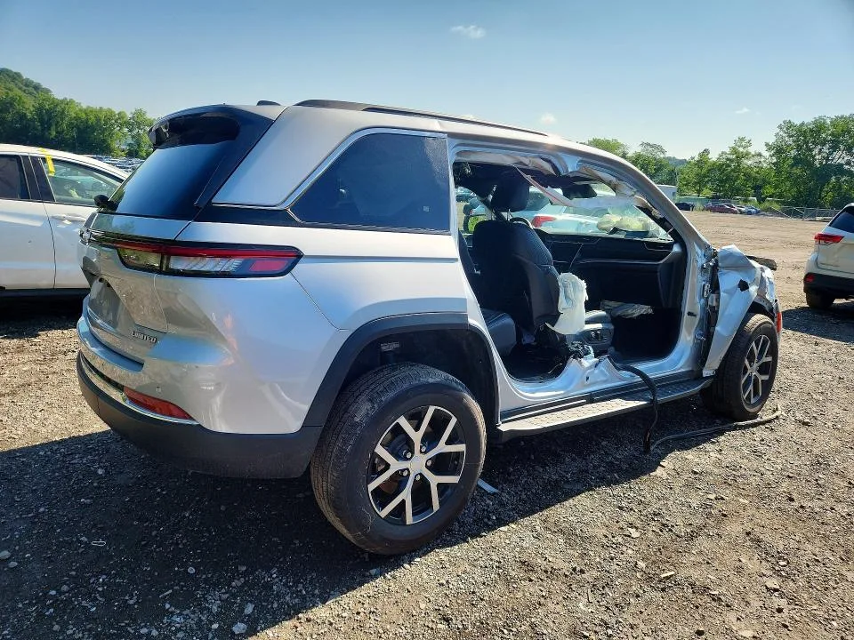 1C4RJHBG3SC337616 — 2025 JEEP GRAND CHEROKEE photo 3