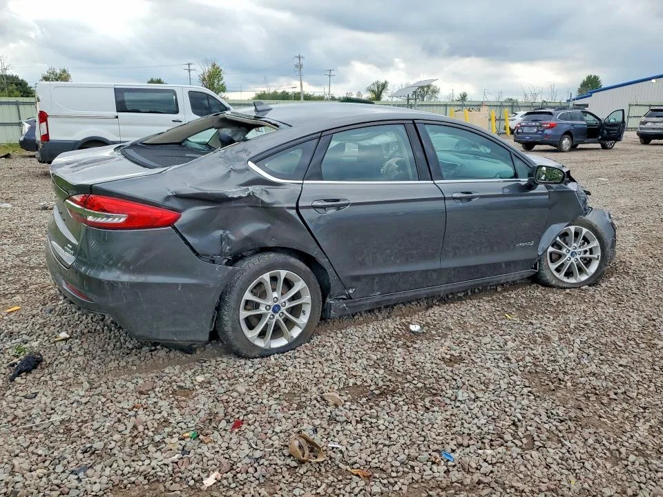 3FA6P0LU1KR107698 — 2019 FORD FUSION photo 3