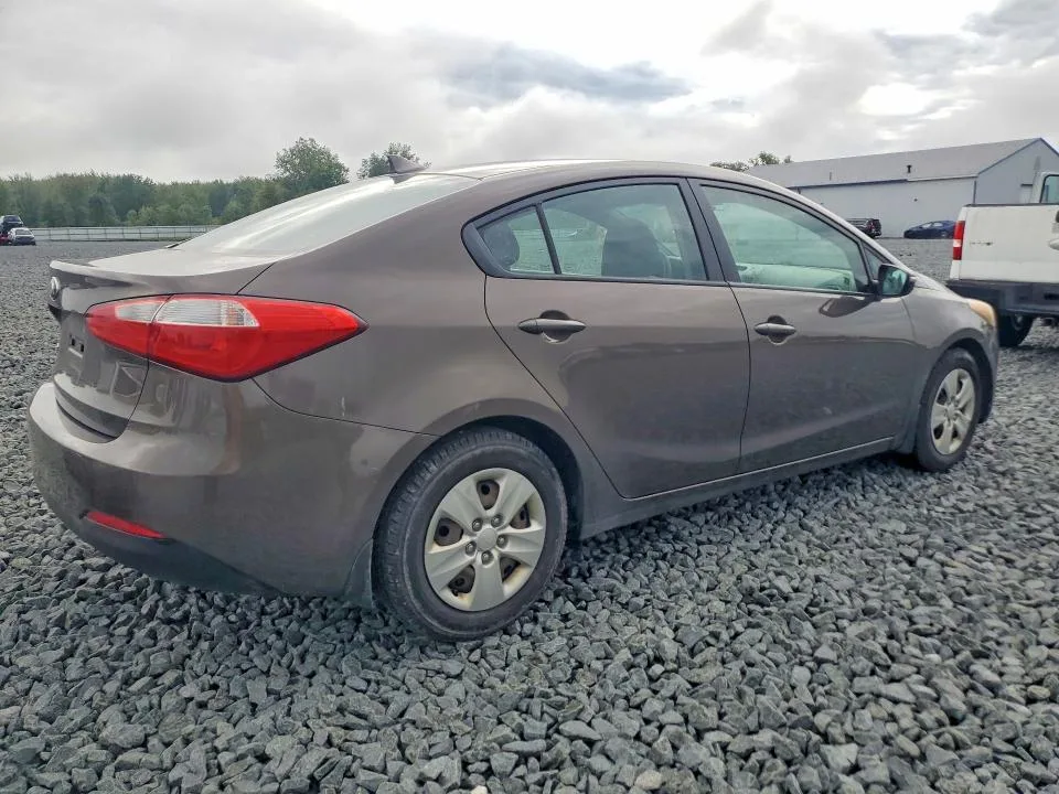 KNAFX4A65F5279812 — 2015 KIA FORTE photo 3
