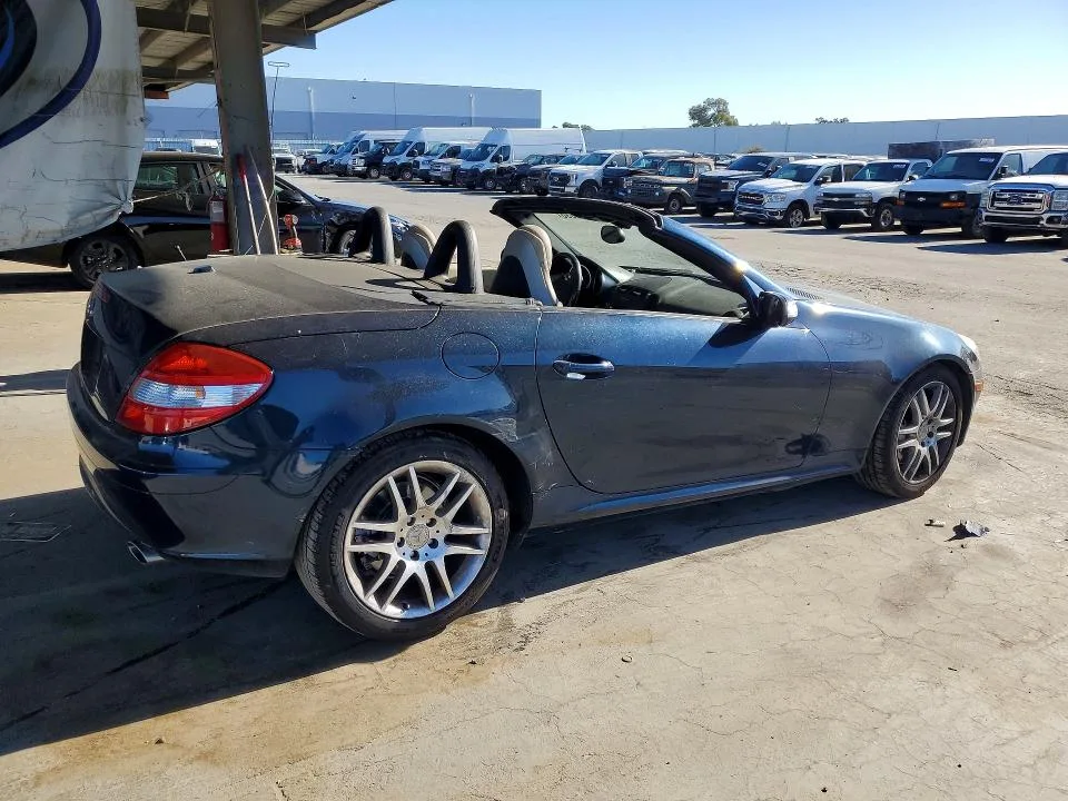 WDBWK56F57F167375 — 2007 MERCEDES-BENZ SLK photo 3