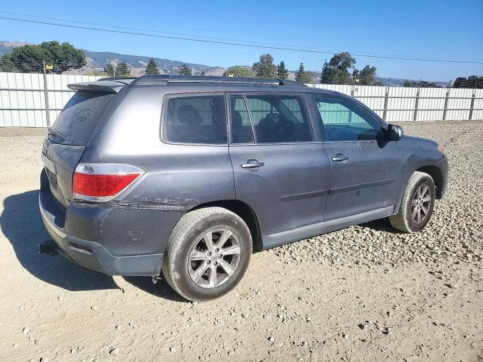 5TDBK3EH3DS274458 — 2013 TOYOTA HIGHLANDER photo 3