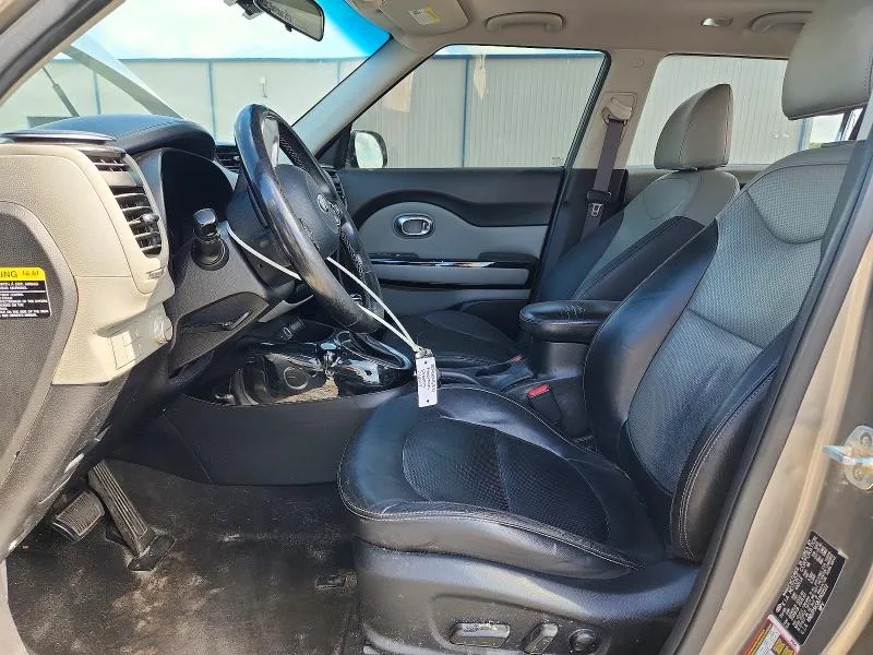 KNDJP3A58J7613522 — 2018 KIA SOUL photo 7