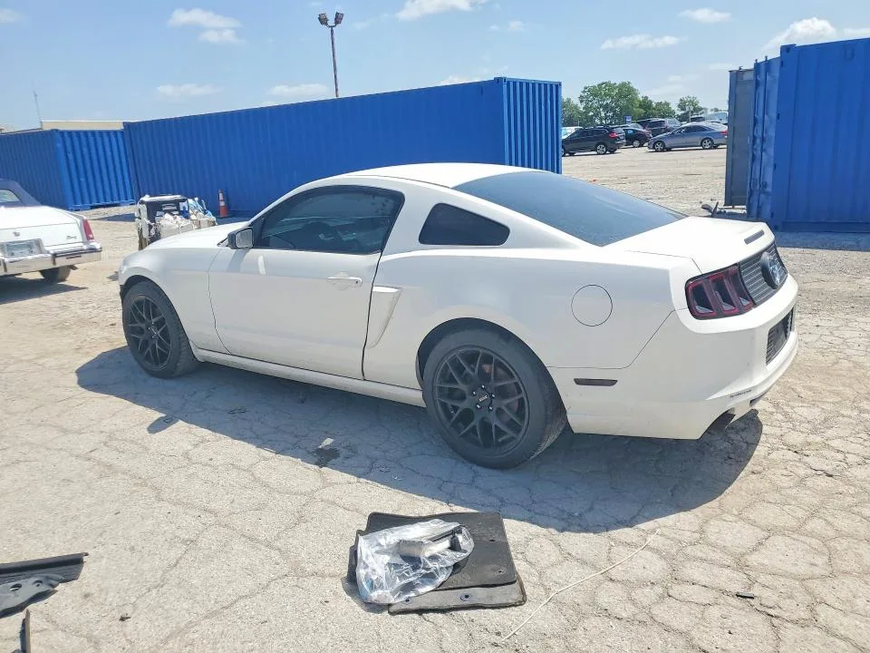 1ZVBP8AM2D5272057 — 2013 FORD MUSTANG photo 2