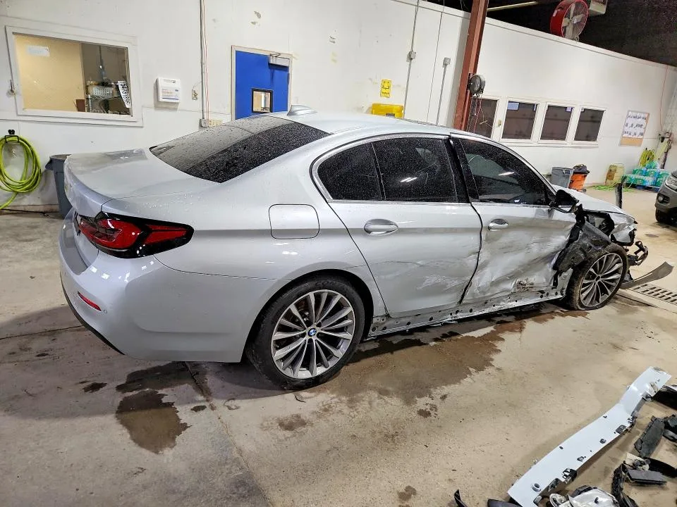 WBA13BJ04MCF15335 — 2021 BMW 530 photo 3