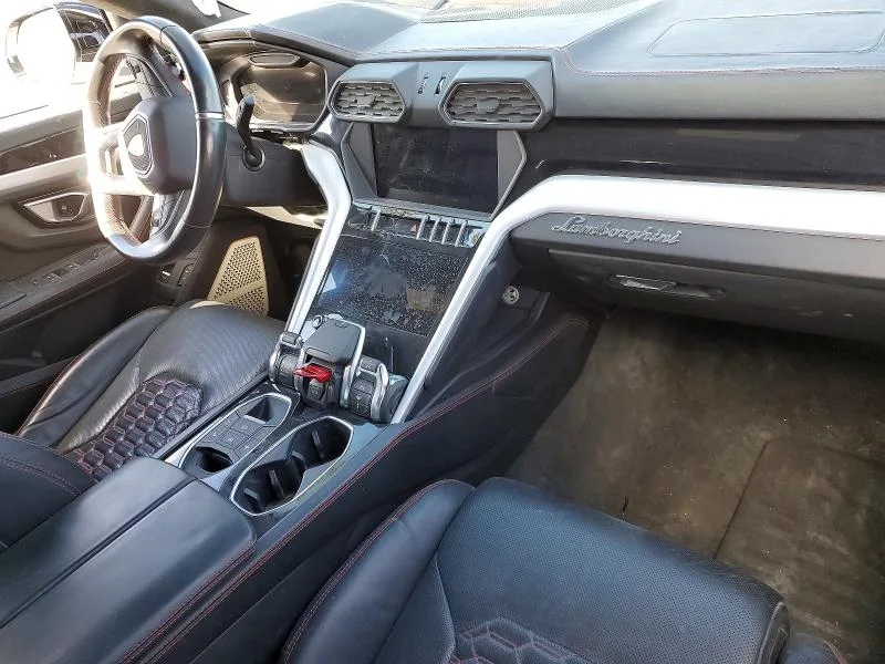 ZPBUC3ZL4RLA35636 — 2024 LAMBORGHINI URUS photo 8