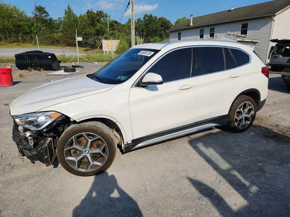 WBXHT3C3XJ5K20528 — 2018 BMW X1 photo 1