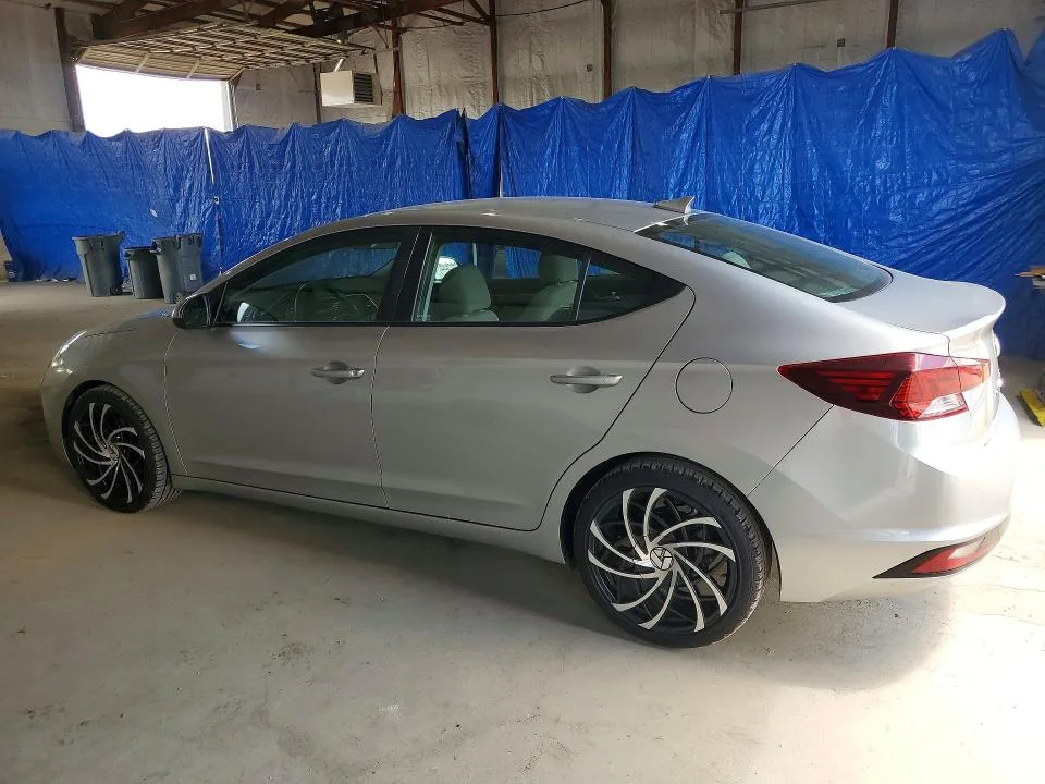 5NPD84LF4LH552822 — 2020 HYUNDAI ELANTRA photo 2