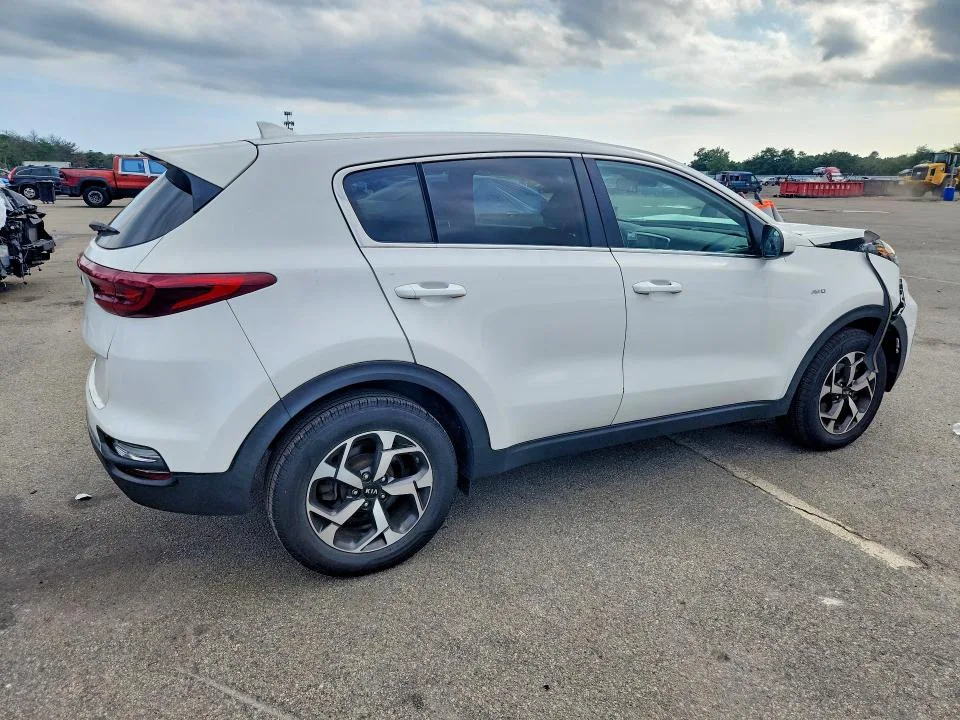 KNDPMCAC8L7675989 — 2020 KIA SPORTAGE photo 3