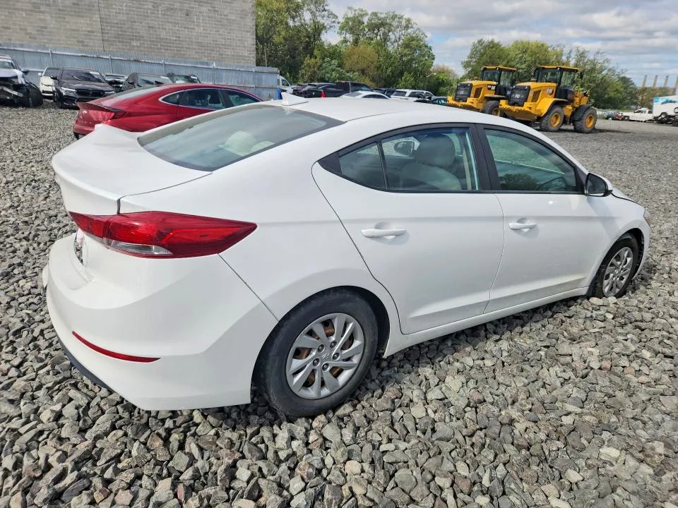 5NPD74LF5JH380493 — 2018 HYUNDAI ELANTRA photo 3