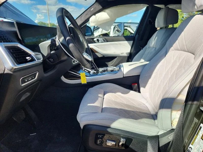 5UX23EM01S9X61527 — 2025 BMW X7 photo 7