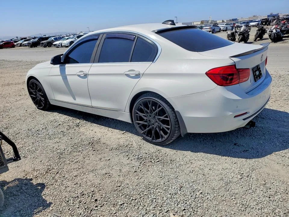 WBA8D9G34HNU65078 — 2017 BMW 330 photo 2