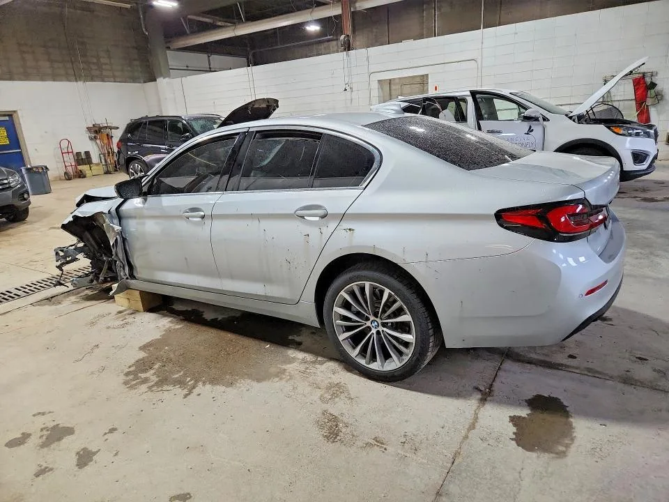 WBA13BJ04MCF15335 — 2021 BMW 530 photo 2