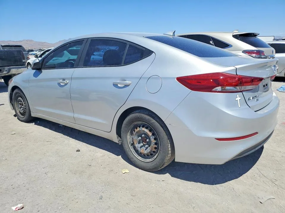 5NPD74LF7JH385372 — 2018 HYUNDAI ELANTRA photo 2