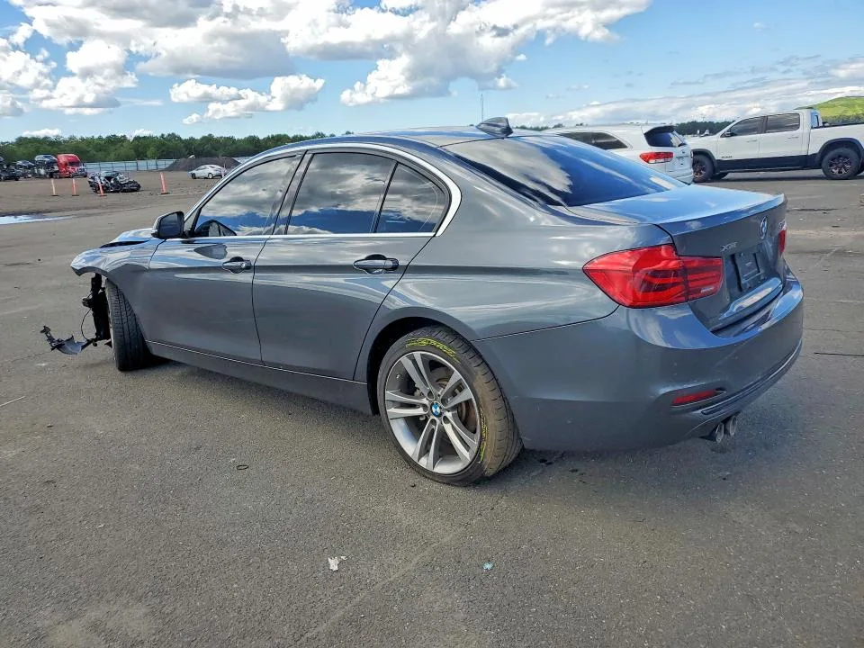 WBA8D9C54JA615615 — 2018 BMW 330 photo 2