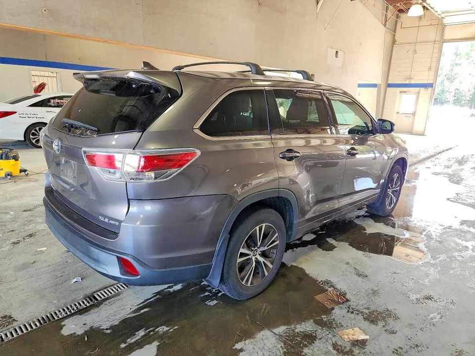5TDJKRFH1GS310231 — 2016 TOYOTA HIGHLANDER photo 3