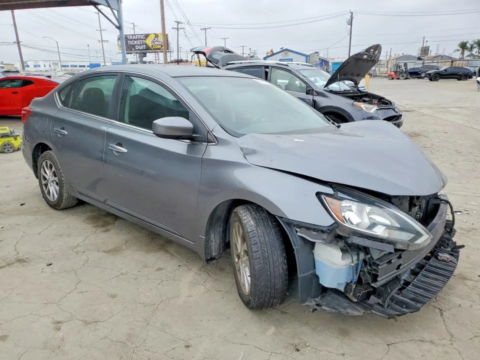 3N1AB7AP6JY230509 — 2018 NISSAN SENTRA photo 4