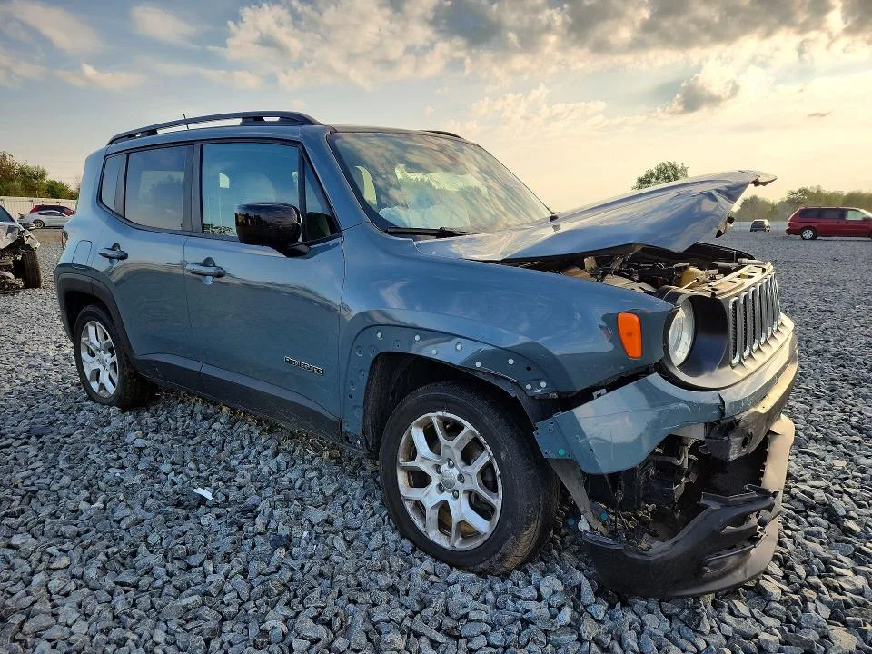 ZACCJBBB0JPJ54043 — 2018 JEEP RENEGADE photo 4