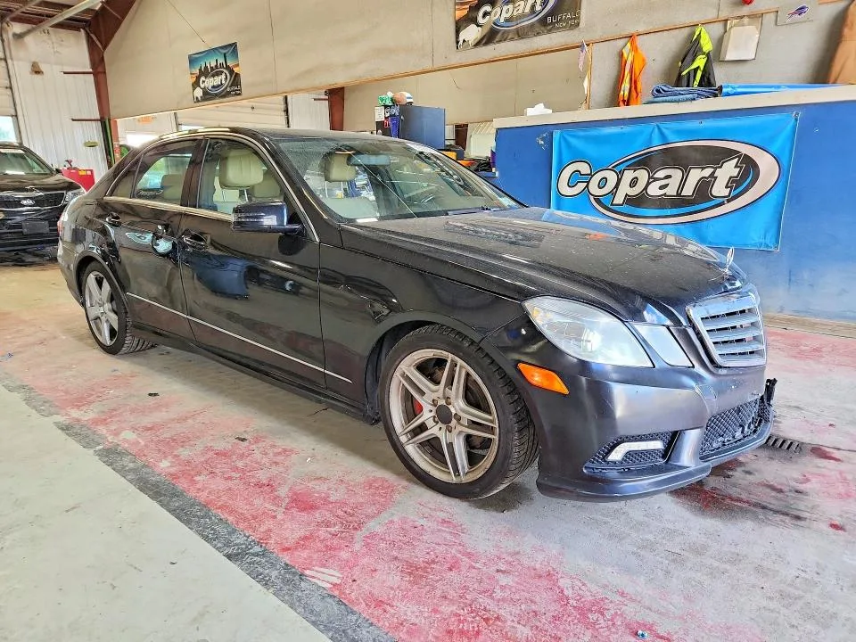 WDDHF8HBXBA460047 — 2011 MERCEDES-BENZ E photo 4