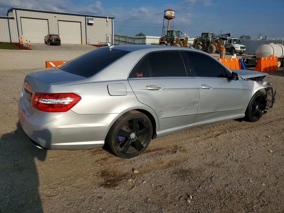 WDDHF5GB4BA466989 — 2011 MERCEDES-BENZ E photo 3