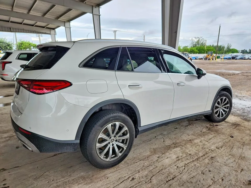 W1NKM4GB4RF193526 — 2024 MERCEDES-BENZ GLC photo 3