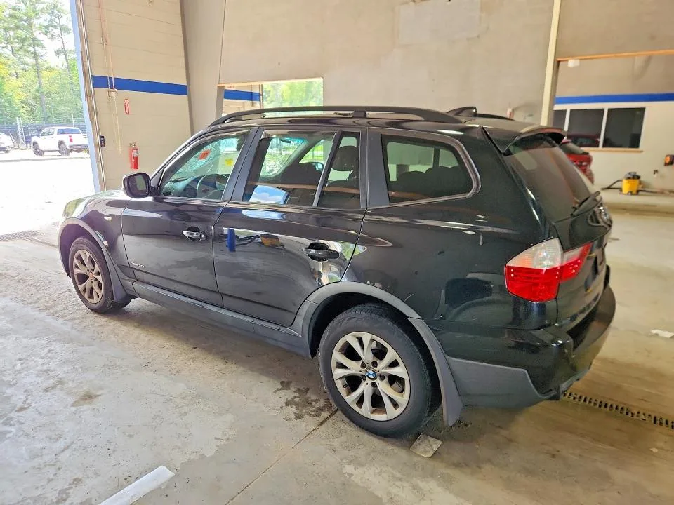 WBXPC9C40AWJ36980 — 2010 BMW X3 photo 2