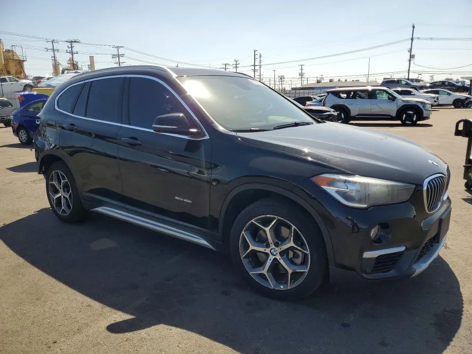 WBXHT3Z38J4A66773 — 2018 BMW X1 photo 4