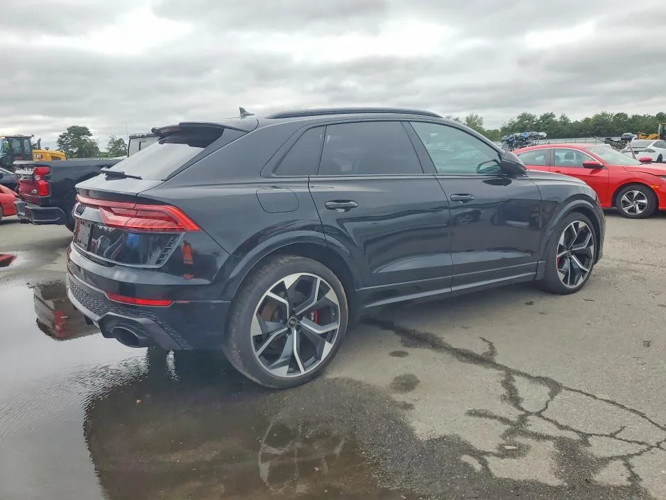 WU1ARBF11ND012120 — 2022 AUDI RS Q8 photo 3