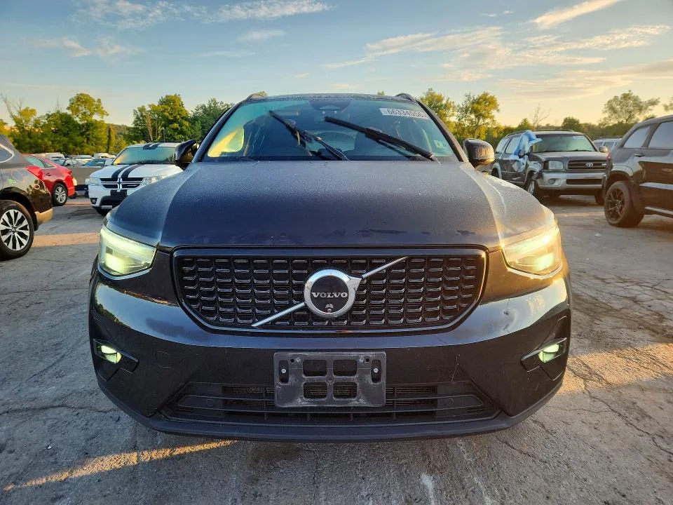 YV4L12UC1S2495825 — 2025 VOLVO XC40 photo 5
