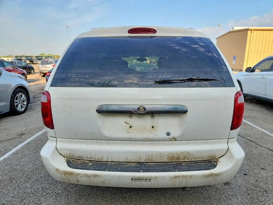 2C8GP64L42R711581 — 2002 CHRYSLER TOWN & COUNTRY photo 6